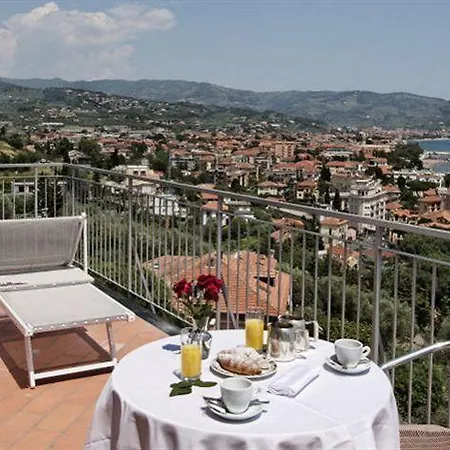 Metropol Hotel 4*
